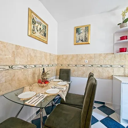 Nina Διαμέρισμα